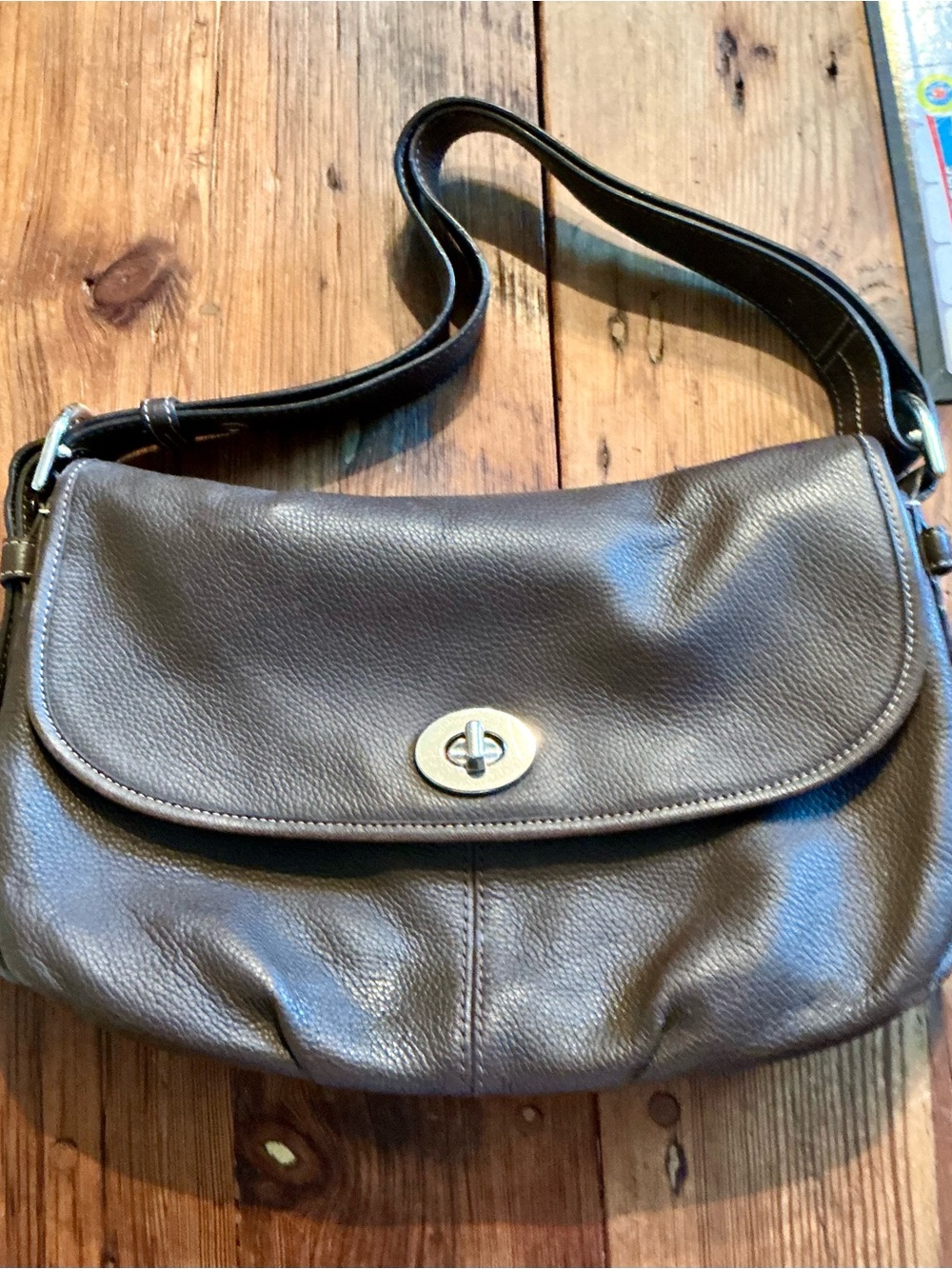 Classic Brown Leather Shoulder Bag with Turn-Lock Closure